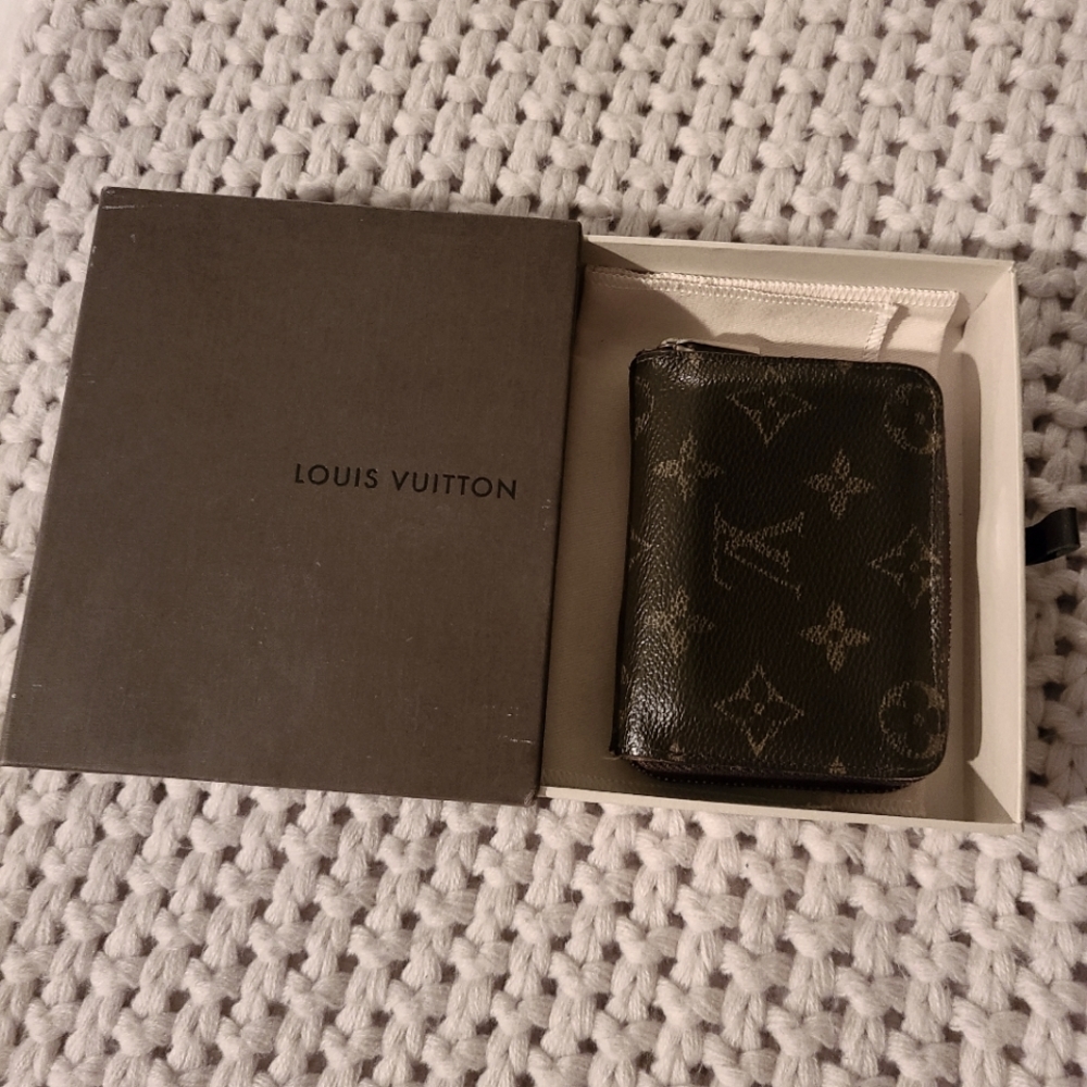 Louis Vuitton Zippy coin purse